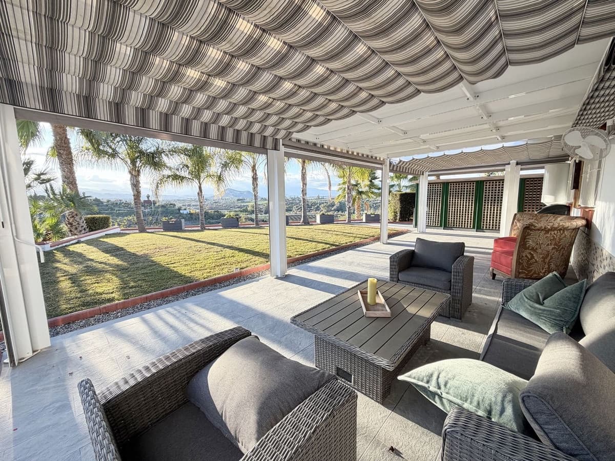 4 bedroom Finca/Country House for sale in Alhaurin el Grande with pool garage - € 849,000 (Ref: 9465229)