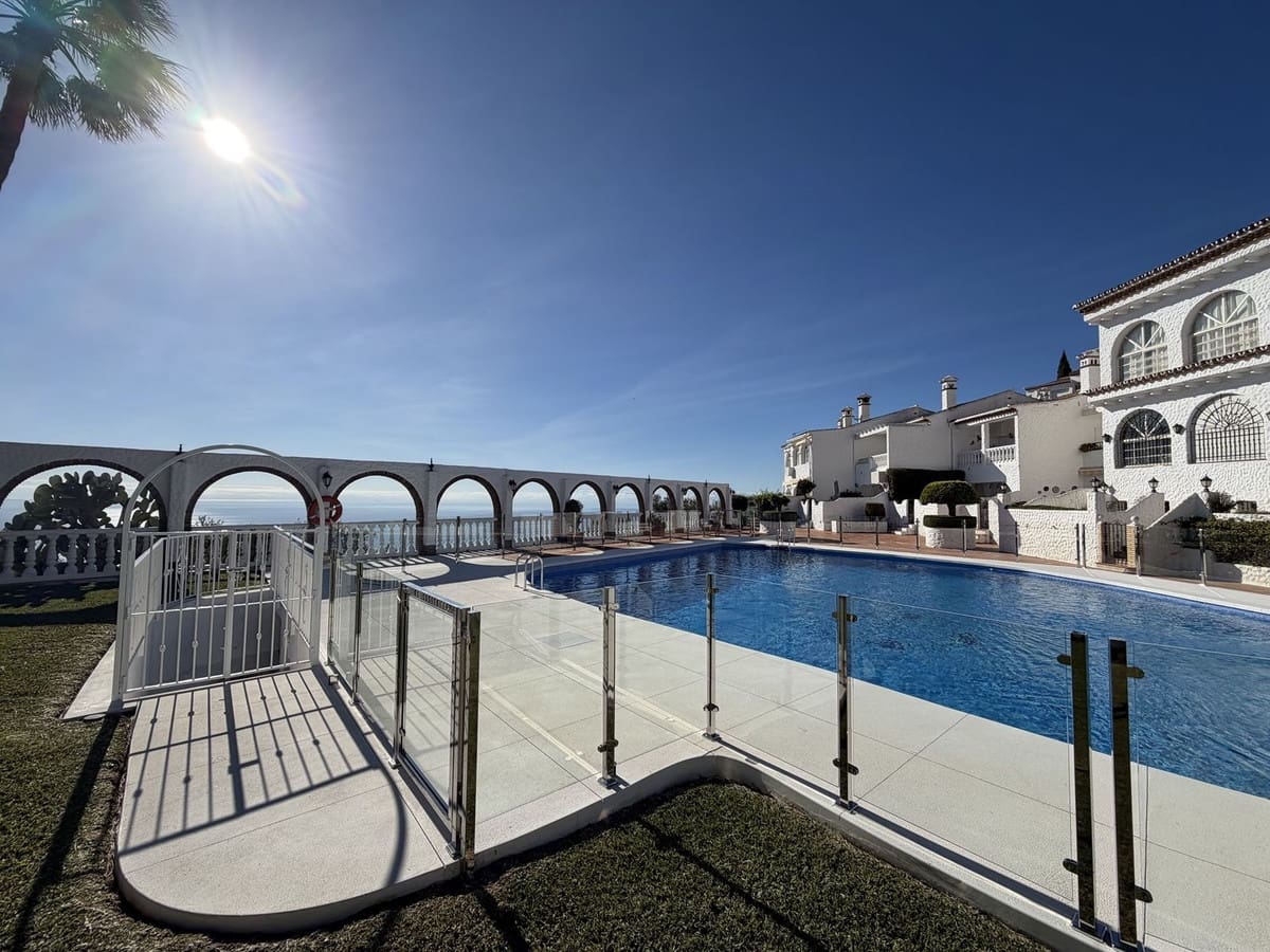 1 bedroom Apartment for sale in Benalmadena with pool - € 219,000 (Ref: 9470044)