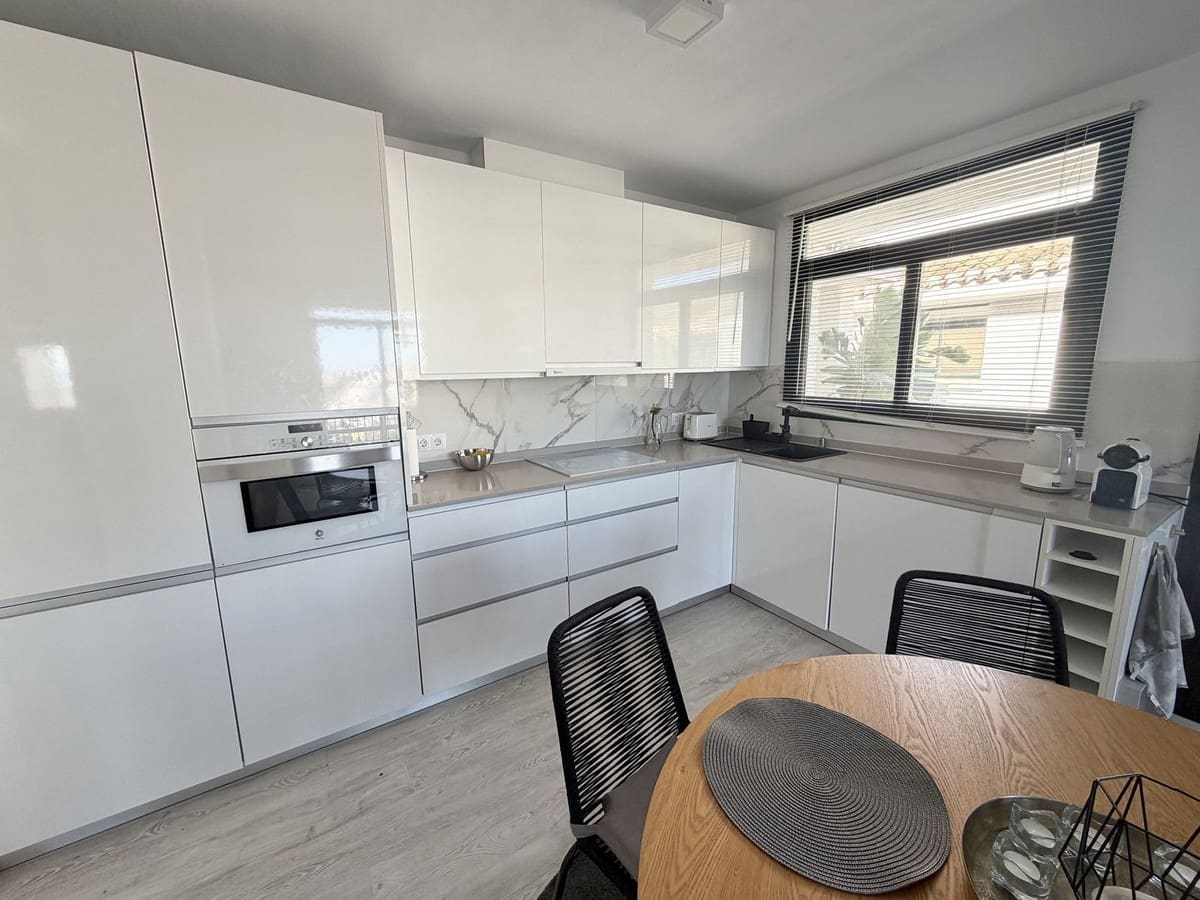 3 quarto Moradia Geminada para venda em Benalmadena com piscina garagem - 590 000 € (Ref: 9470045)