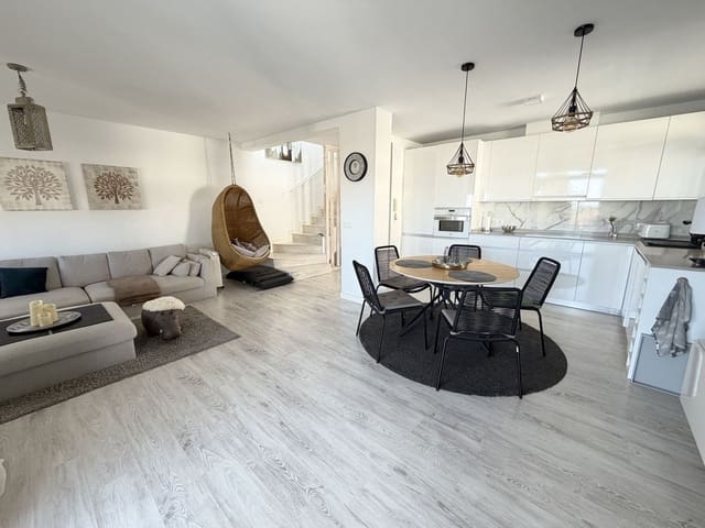 3 makuuhuone Paritalo myytävänä paikassa Benalmádena pueblo, Benalmádena mukana uima-altaan 
autotalli - 590 000 € (Ref: 9470045)