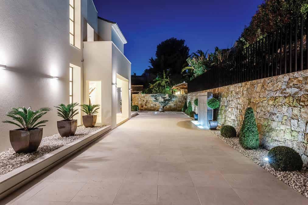 6 bedroom Villa for sale in Marbella with pool garage - € 7,295,000 (Ref: 5798654)