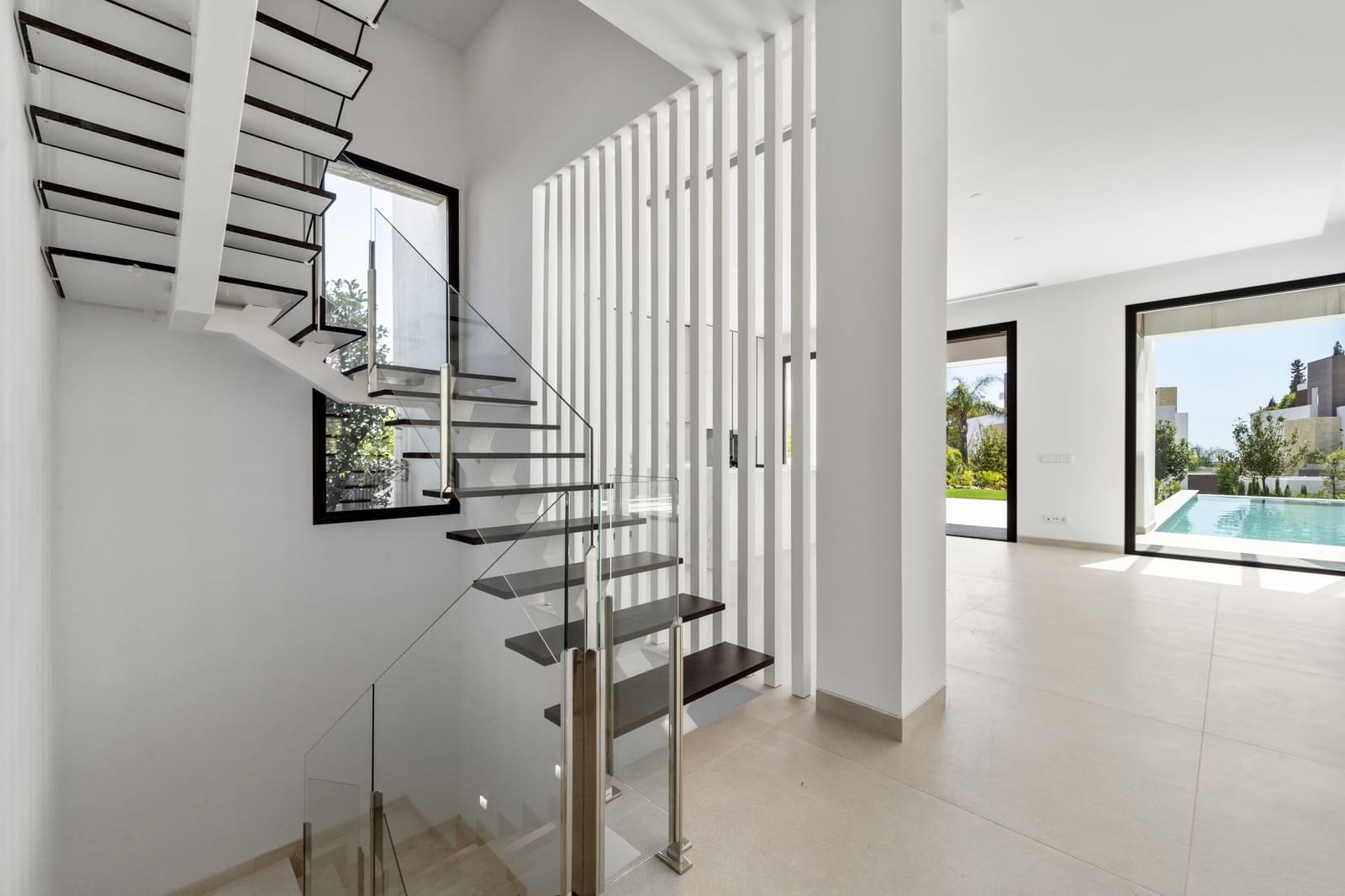 4 chambre Villa/Maison à vendre à Golden Mile avec piscine garage - 4 200 000 € (Ref: 5799099)