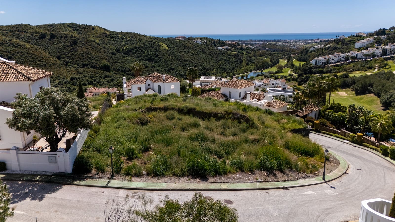 Building Plot for sale in Benahavis - € 1,995,000 (Ref: 5823657)
