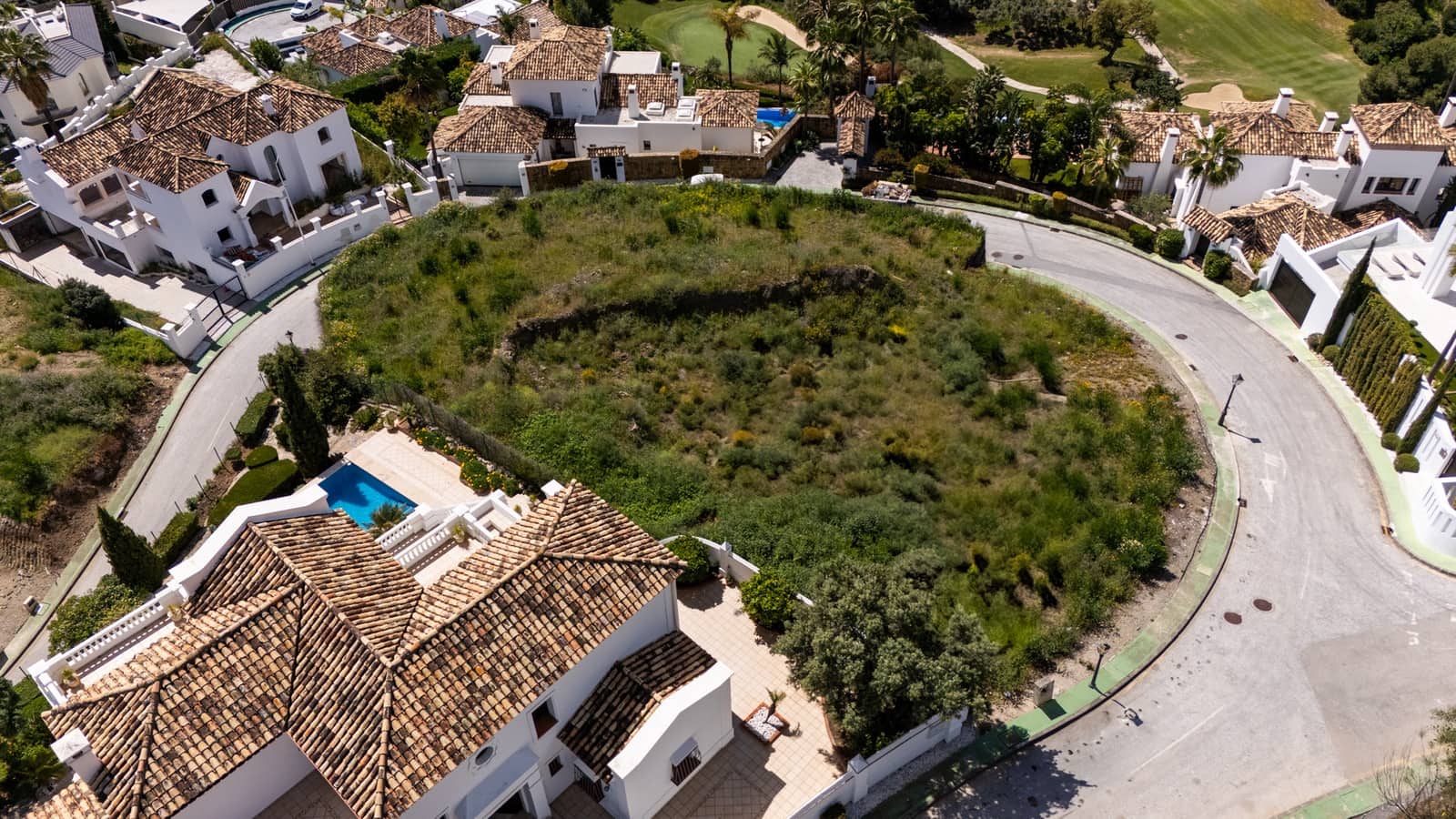 Building Plot for sale in Benahavis - € 1,995,000 (Ref: 5823657)