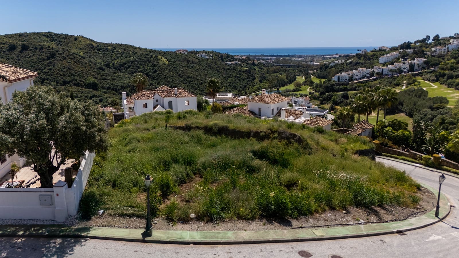 Building Plot for sale in Benahavis - € 1,995,000 (Ref: 5823657)