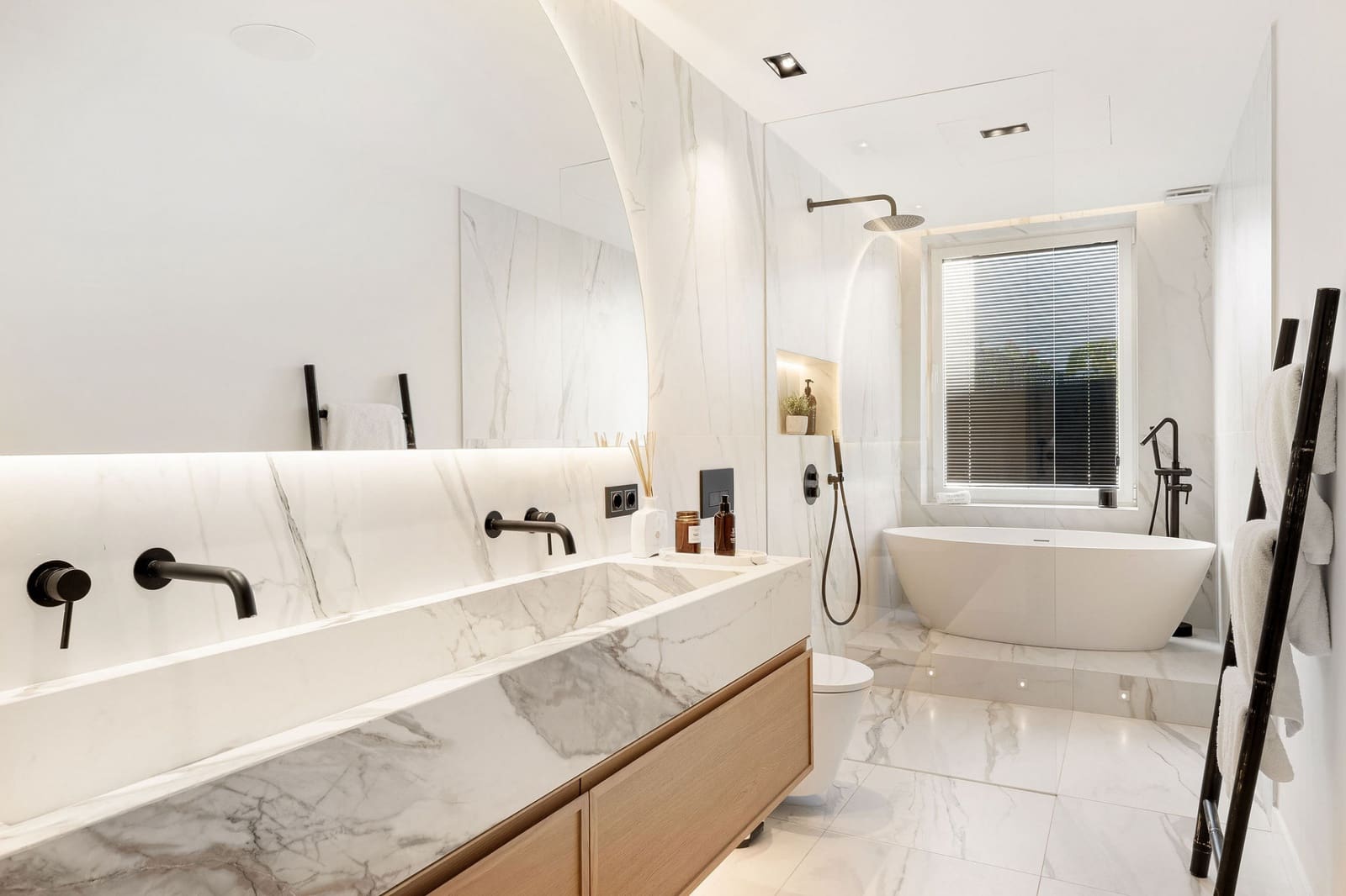 4 bedroom Townhouse for sale in Marbella with pool garage - € 1,899,000 (Ref: 9266726)