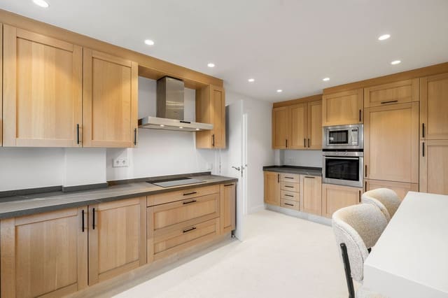 4 Zimmer Haus zu verkaufen in Marbella mit Pool Garage - 1.850.000 € (Ref: 9266727)