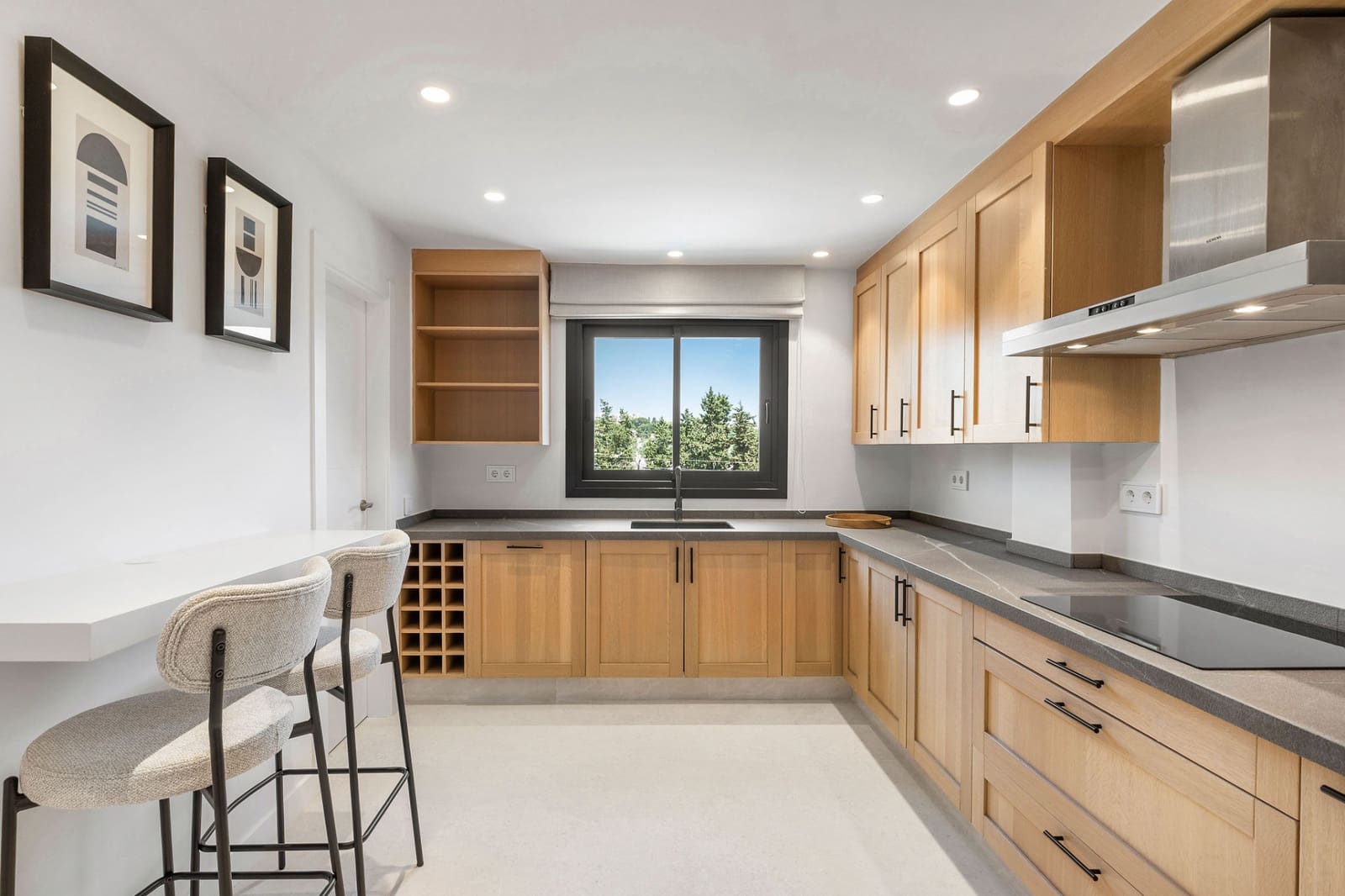 4 bedroom Townhouse for sale in Marbella with pool garage - € 1,850,000 (Ref: 9266727)