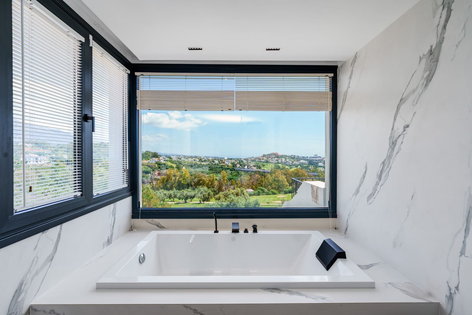 4 chambre Maison de Ville à vendre à La Quinta avec piscine garage - 1 650 000 € (Ref: 9266729)