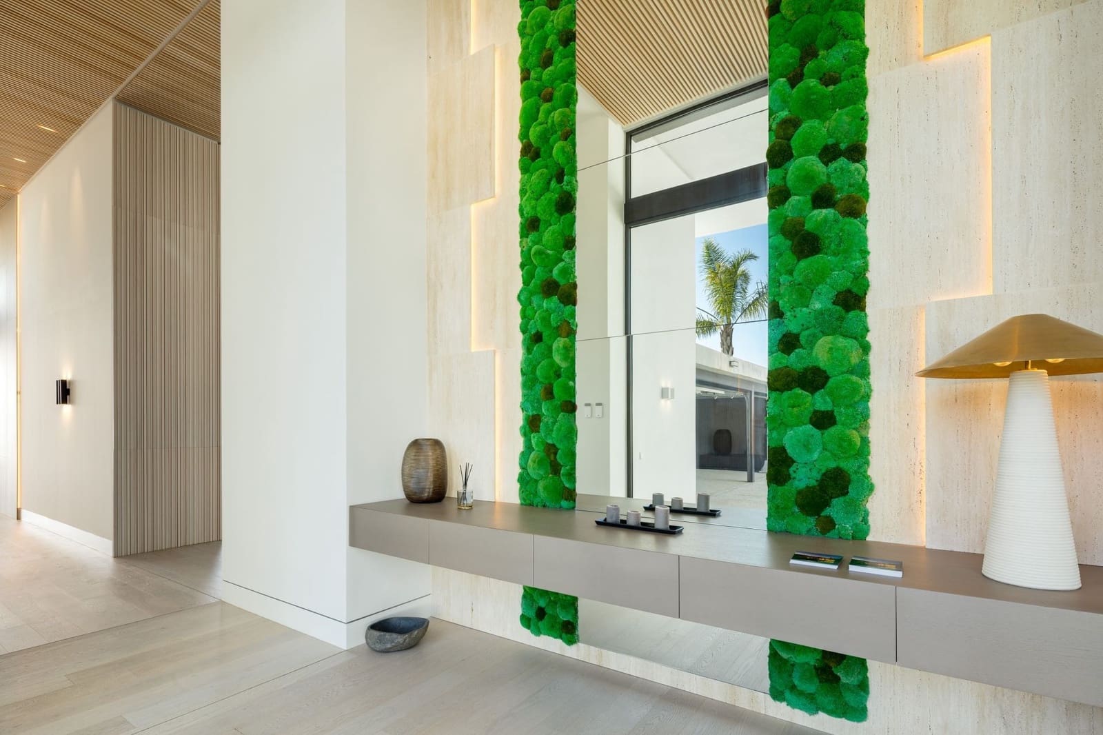 6 bedroom Villa for sale in La Quinta with pool garage - € 13,800,000 (Ref: 9266730)