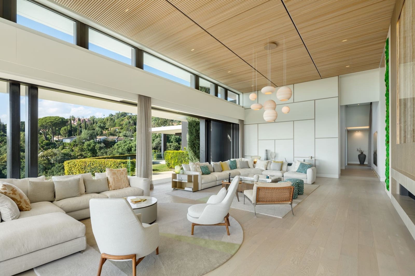 6 bedroom Villa for sale in La Quinta with pool garage - € 13,800,000 (Ref: 9266730)