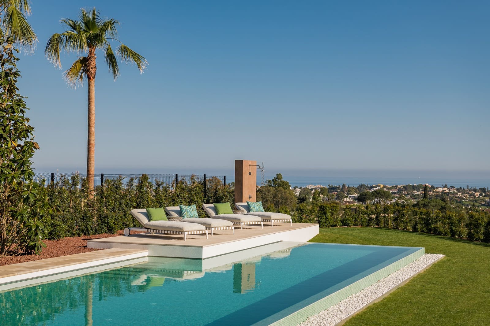 6 bedroom Villa for sale in La Quinta with pool garage - € 13,800,000 (Ref: 9266730)