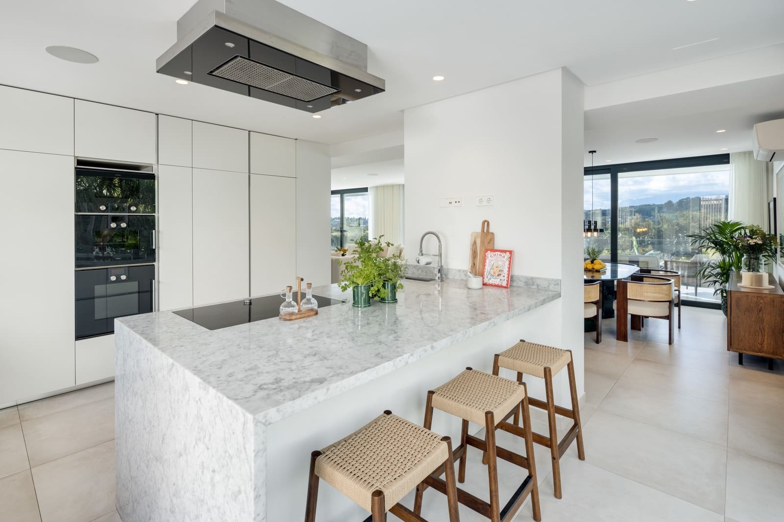 6 bedroom Villa for sale in Nueva Andalucia with pool garage - € 3,995,000 (Ref: 9266734)