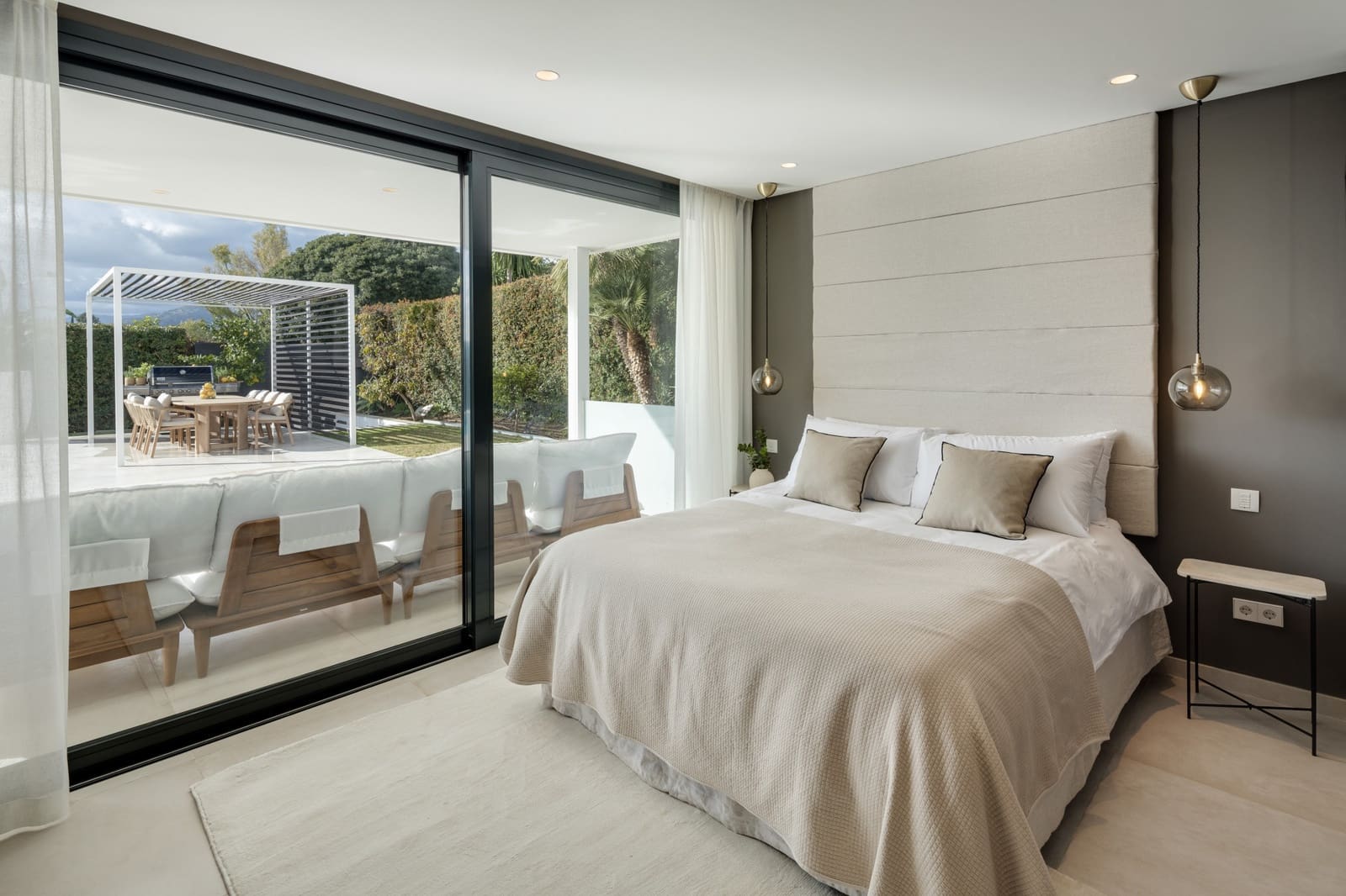 6 bedroom Villa for sale in Nueva Andalucia with pool garage - € 3,995,000 (Ref: 9266734)