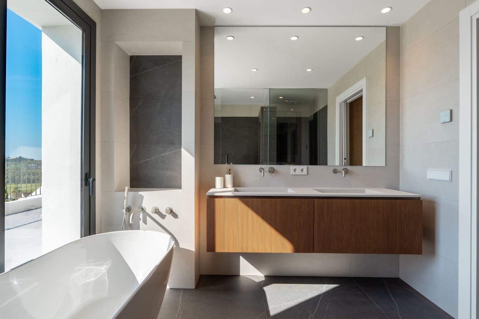 5 sypialnia Willa na sprzedaż w Nueva Andalucia z basenem garażem - 4 695 000 € (Ref: 9266736)