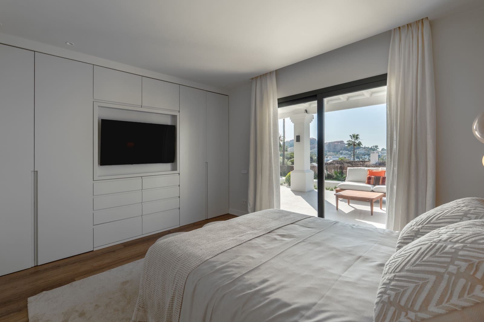 5 sypialnia Willa na sprzedaż w Nueva Andalucia z basenem garażem - 4 695 000 € (Ref: 9266736)