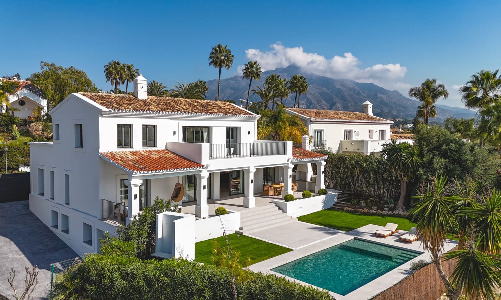 5 sypialnia Willa na sprzedaż w Nueva Andalucia z basenem garażem - 4 695 000 € (Ref: 9266736)