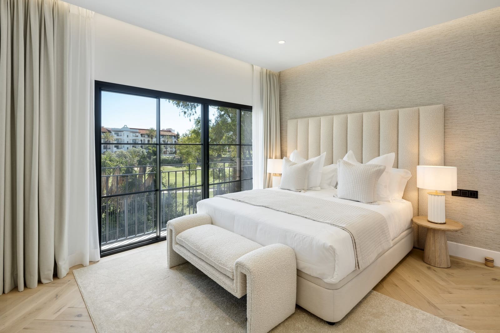 5 bedroom Villa for sale in Benahavis with pool garage - € 6,195,000 (Ref: 9266737)