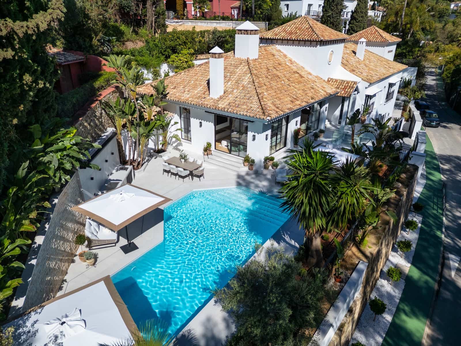 5 bedroom Villa for sale in Benahavis with pool garage - € 6,195,000 (Ref: 9266737)