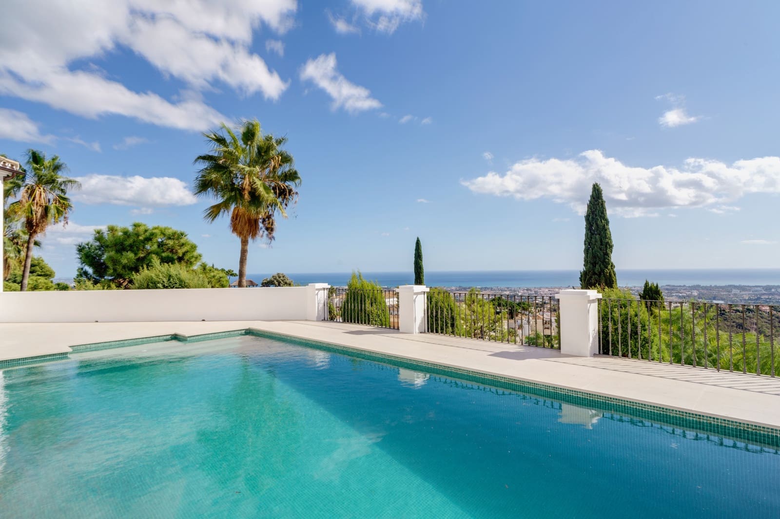 5 makuuhuone Huvila myytävänä paikassa El Madronal mukana uima-altaan 
autotalli - 5 495 000 € (Ref: 9266741)