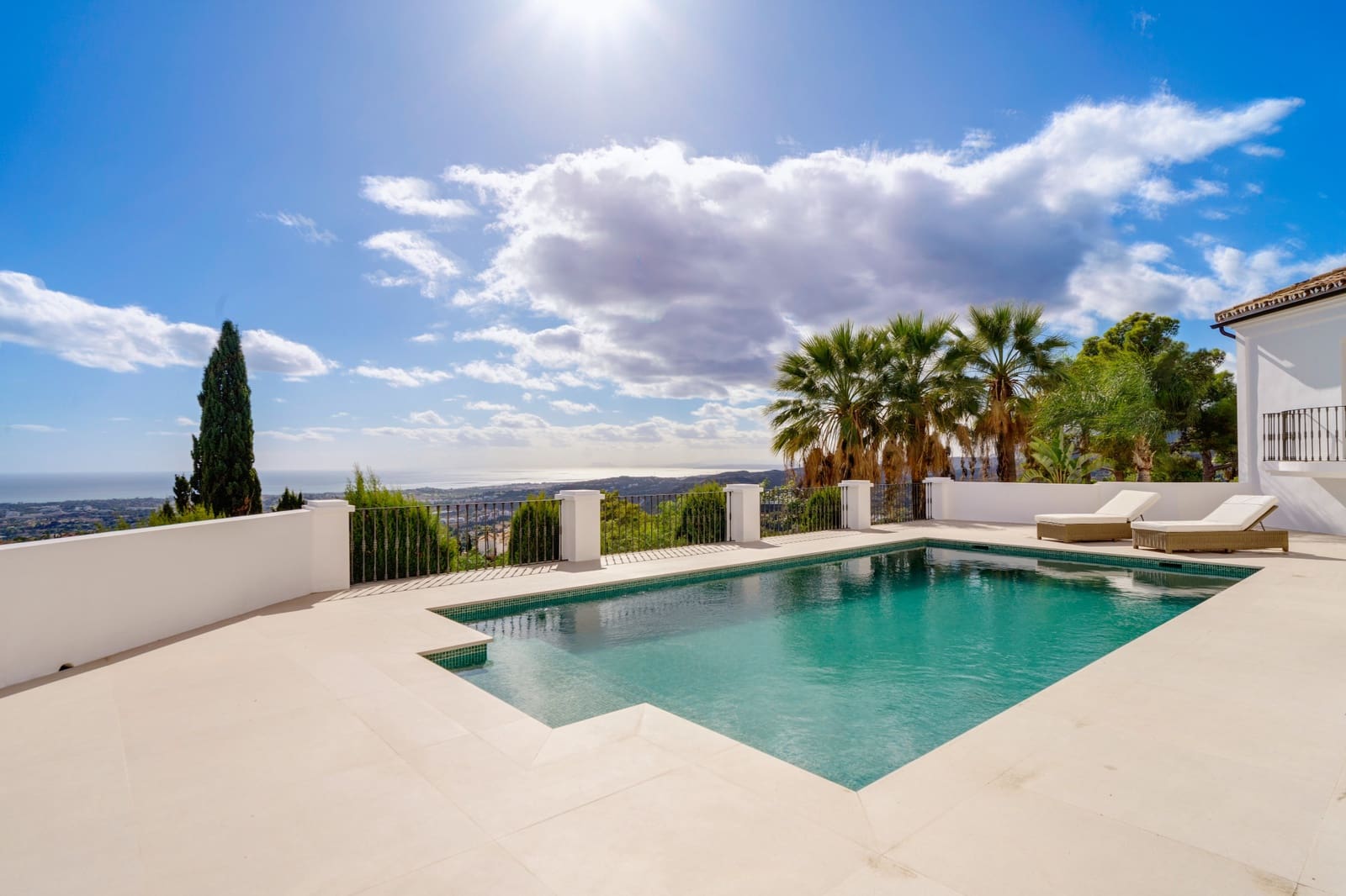 5 makuuhuone Huvila myytävänä paikassa El Madronal mukana uima-altaan 
autotalli - 5 495 000 € (Ref: 9266741)