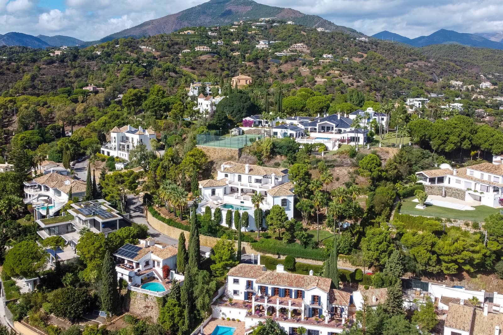 5 makuuhuone Huvila myytävänä paikassa El Madronal mukana uima-altaan 
autotalli - 5 495 000 € (Ref: 9266741)