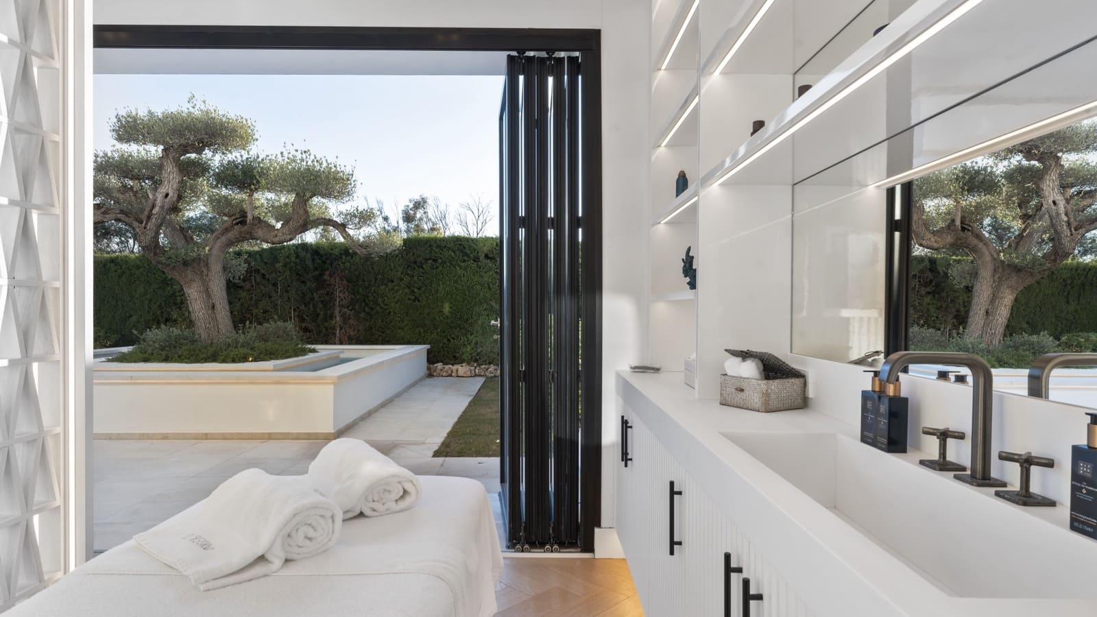 7 soveværelse Villa til salg i Nueva Andalucia med swimmingpool garage - € 6.450.000 (Ref: 9266743)