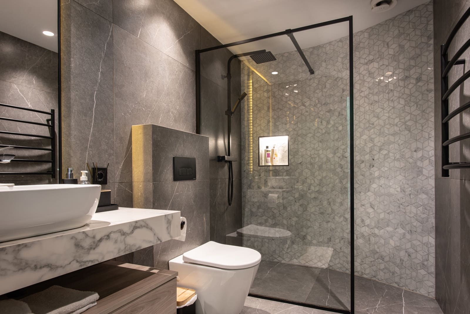 5 bedroom Villa for sale in La Quinta with pool garage - € 3,150,000 (Ref: 9266746)