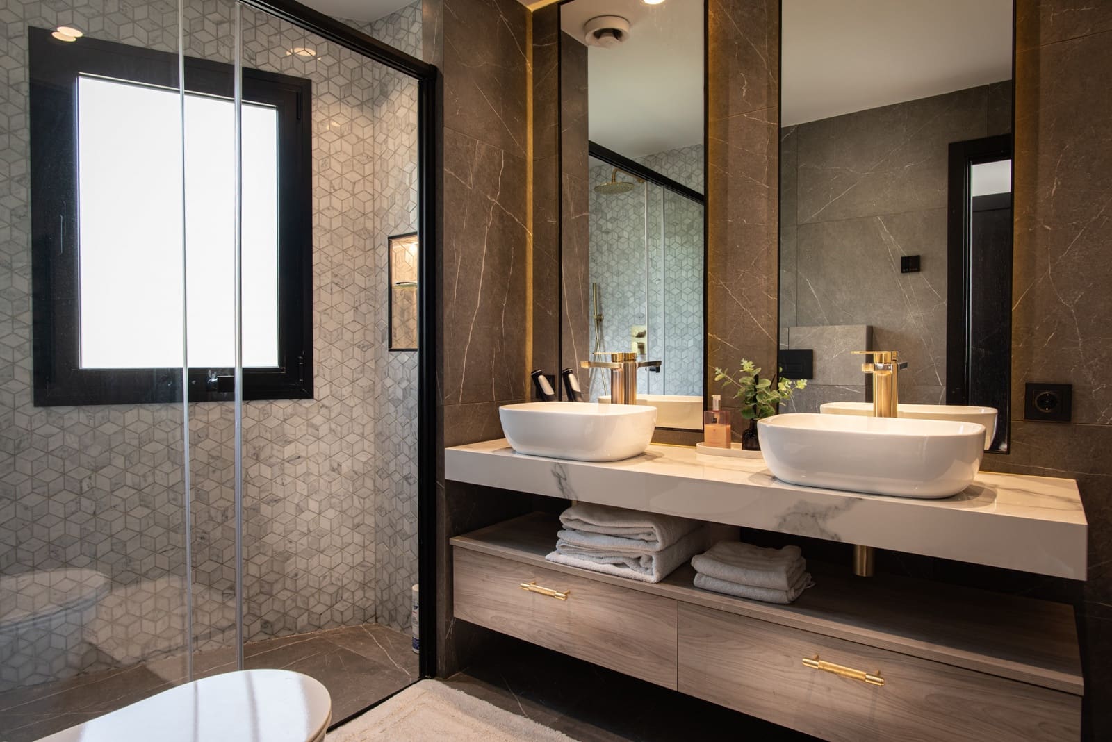 5 bedroom Villa for sale in La Quinta with pool garage - € 3,150,000 (Ref: 9266746)