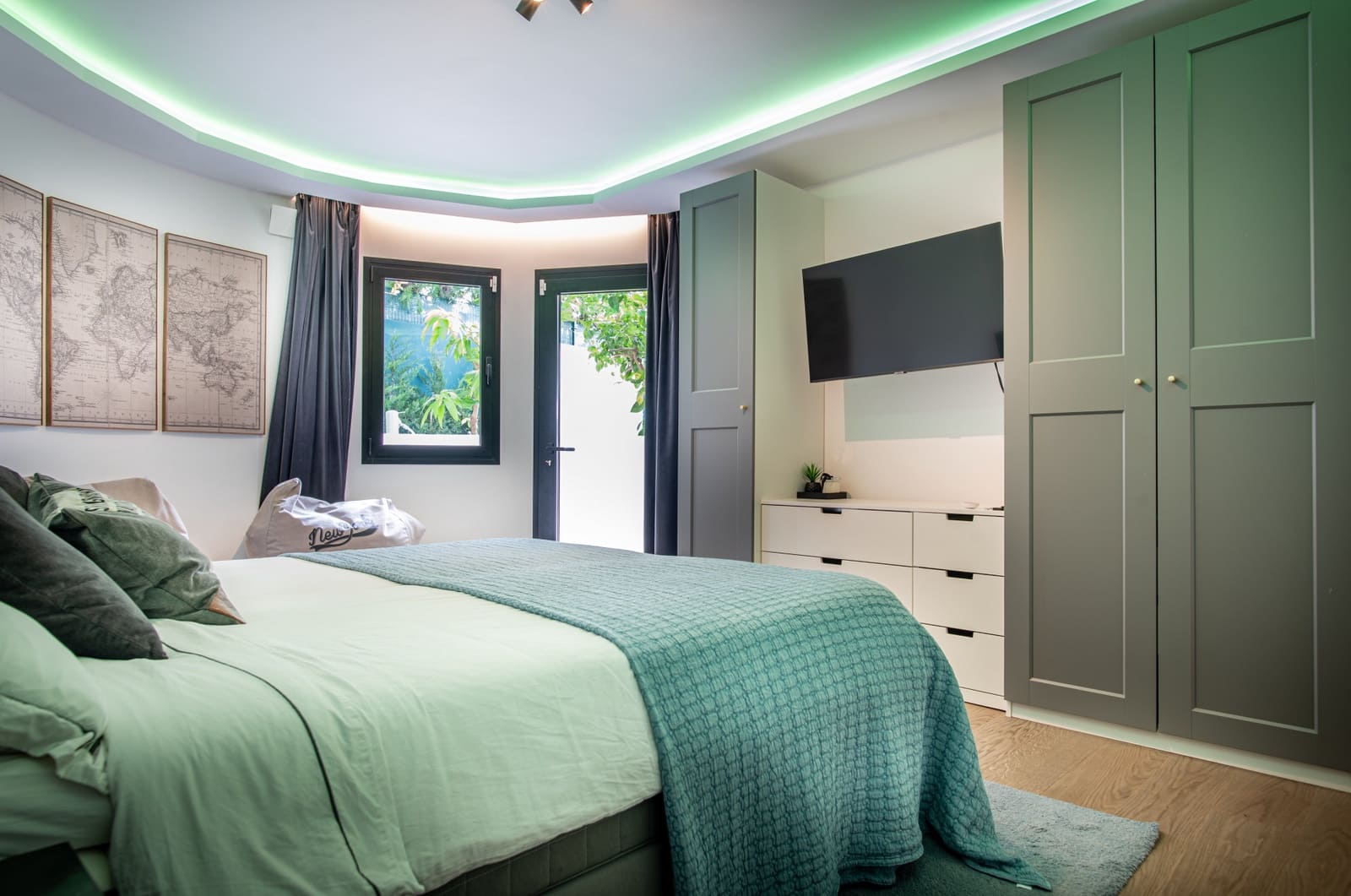 5 bedroom Villa for sale in La Quinta with pool garage - € 3,150,000 (Ref: 9266746)