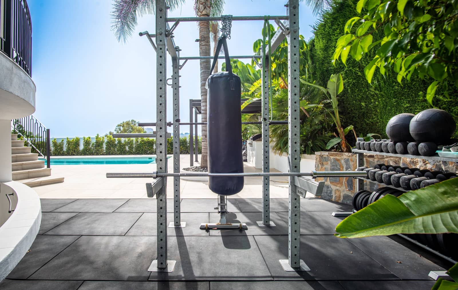 5 bedroom Villa for sale in La Quinta with pool garage - € 3,150,000 (Ref: 9266746)