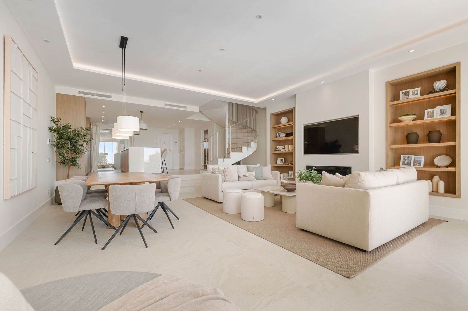 4 sypialnia Dom na sprzedaż w La Quinta z basenem garażem - 1 875 000 € (Ref: 9266748)