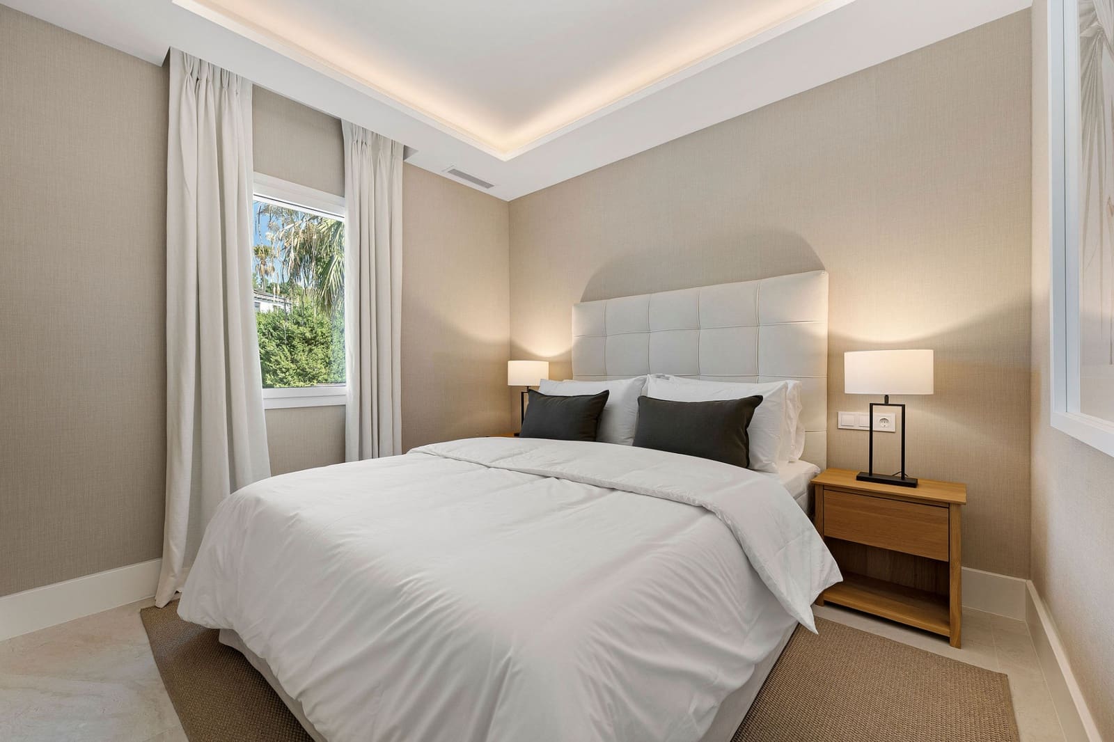 4 sypialnia Dom na sprzedaż w La Quinta z basenem garażem - 1 875 000 € (Ref: 9266748)