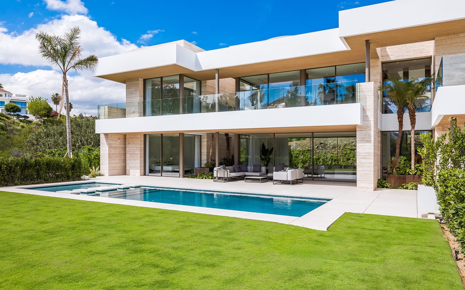 5 bedroom Villa for sale in Benahavis with pool garage - € 4,990,000 (Ref: 9266759)