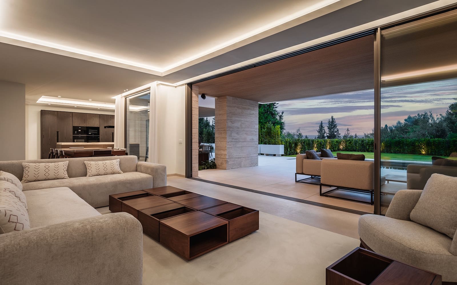 5 bedroom Villa for sale in Benahavis with pool garage - € 4,990,000 (Ref: 9266759)