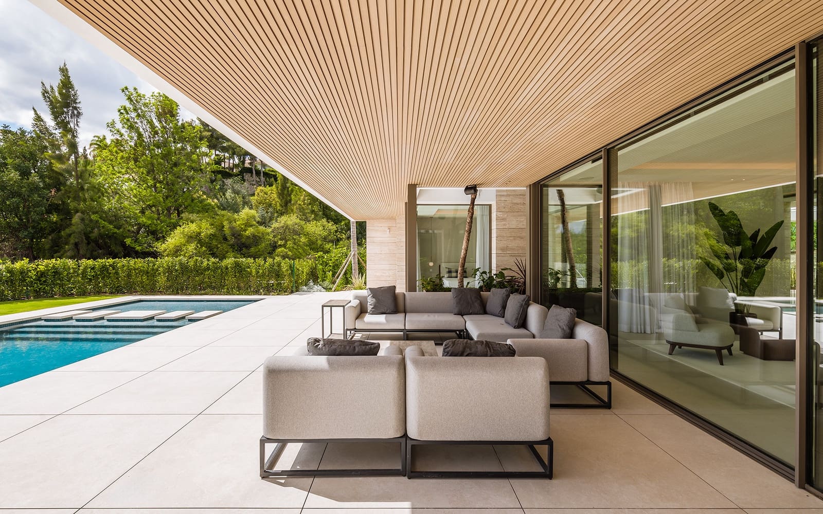 5 bedroom Villa for sale in Benahavis with pool garage - € 4,990,000 (Ref: 9266759)