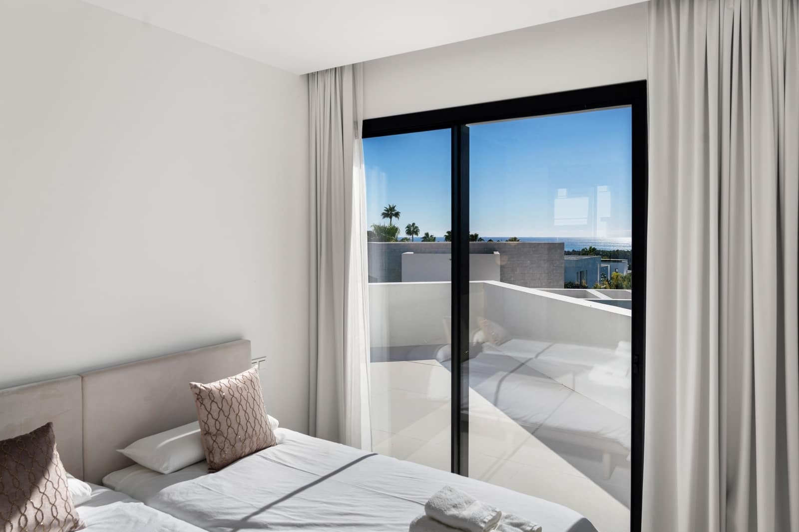 4 sypialnia Willa na sprzedaż w Benahavis z basenem garażem - 2 100 000 € (Ref: 9266763)