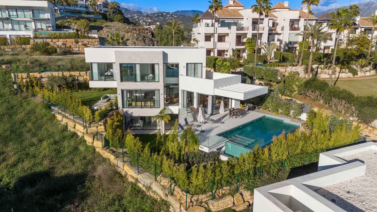 4 sypialnia Willa na sprzedaż w Benahavis z basenem garażem - 2 100 000 € (Ref: 9266763)