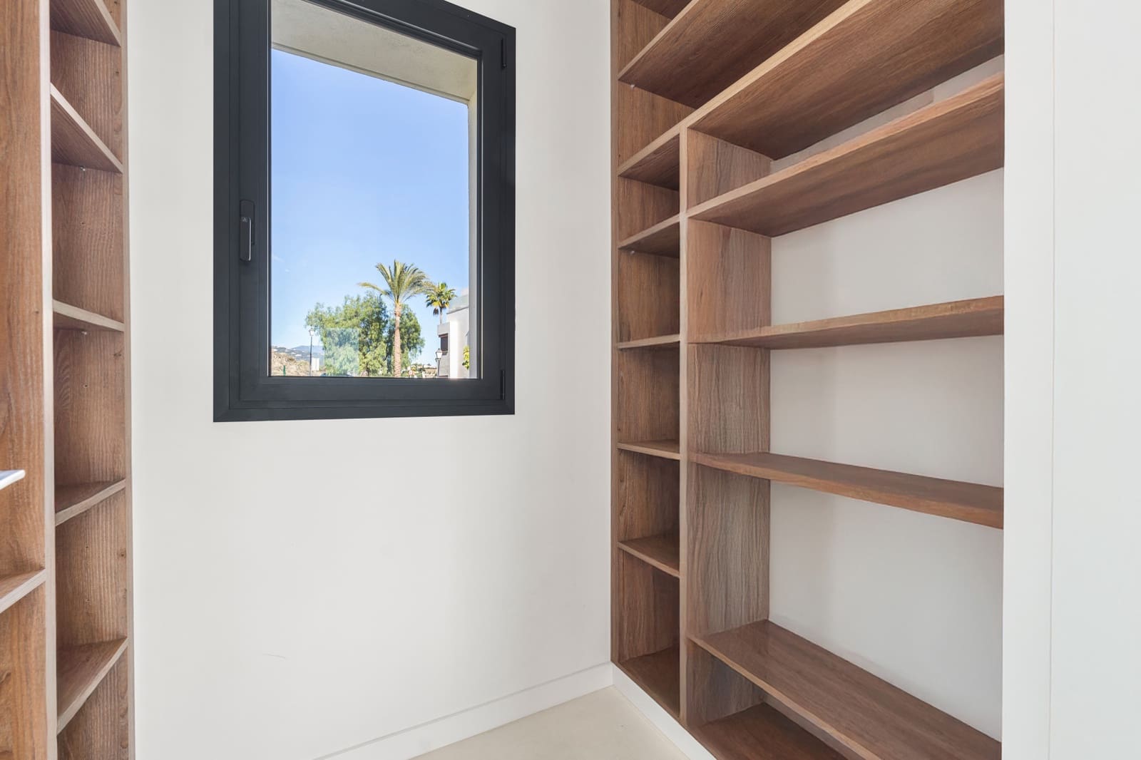 4 sypialnia Willa na sprzedaż w Benahavis z basenem garażem - 2 100 000 € (Ref: 9266763)