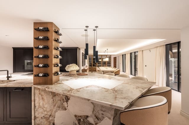 5 sypialnia Willa na sprzedaż w Marbella z basenem garażem - 8 300 000 € (Ref: 9266764)