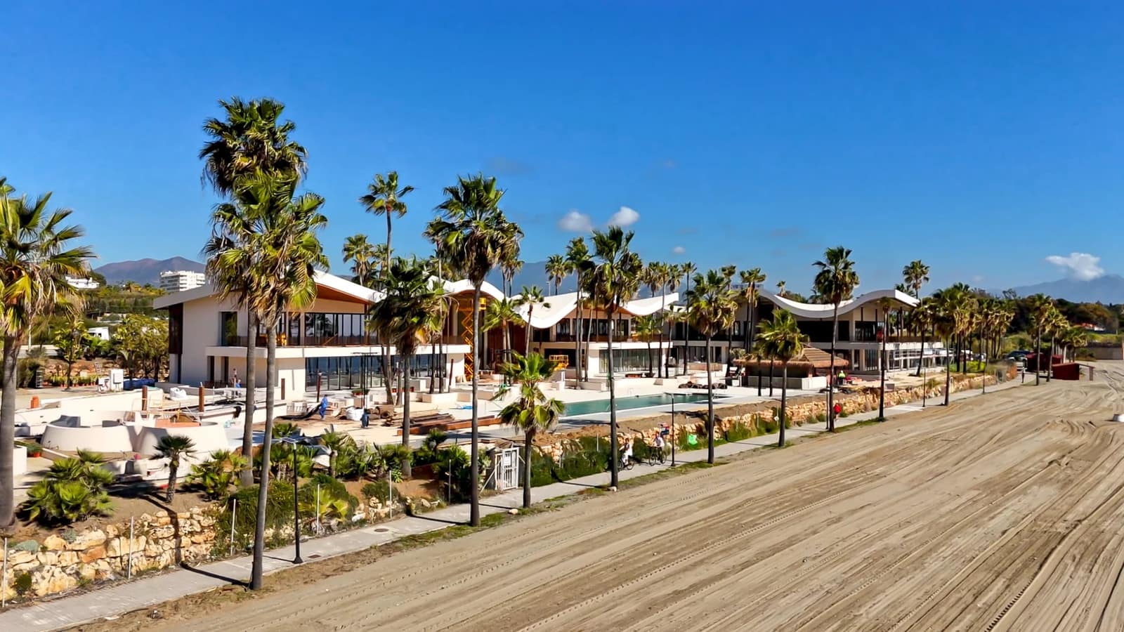 Chalet de 5 habitaciones en Nueva Andalucia en venta con piscina garaje - 3.495.000 € (Ref: 9266767)