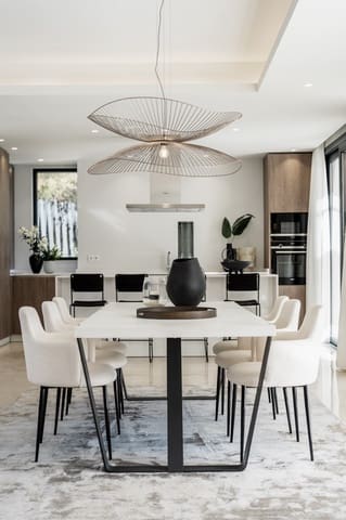 4 soverom Villa til salgs i Nueva Atalaya, Estepona med svømmebasseng garasje - € 1 890 000 (Ref: 9266773)