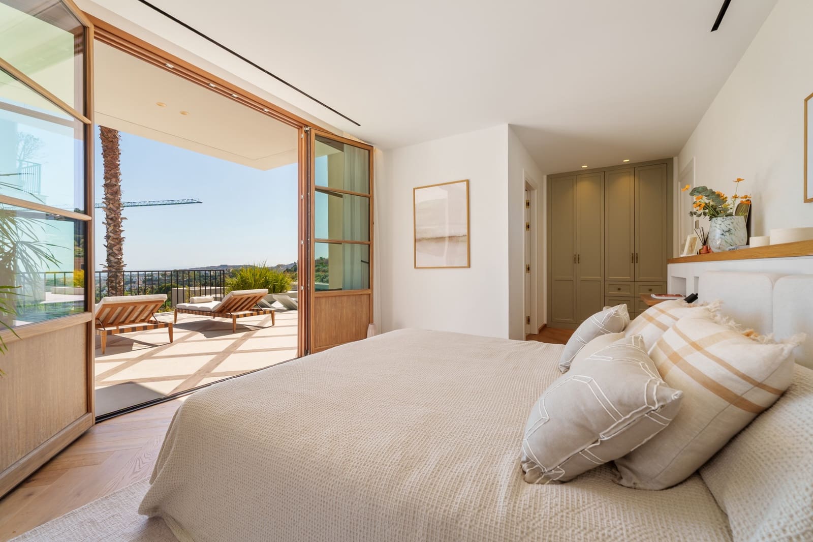 5 bedroom Villa for sale in La Quinta with pool garage - € 8,750,000 (Ref: 9266774)