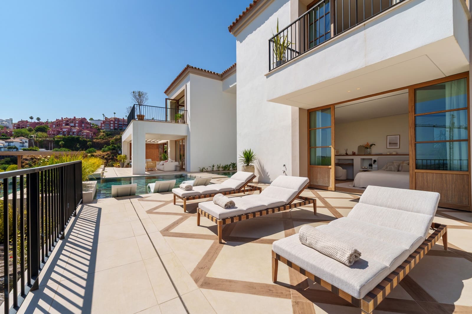 5 bedroom Villa for sale in La Quinta with pool garage - € 8,750,000 (Ref: 9266774)