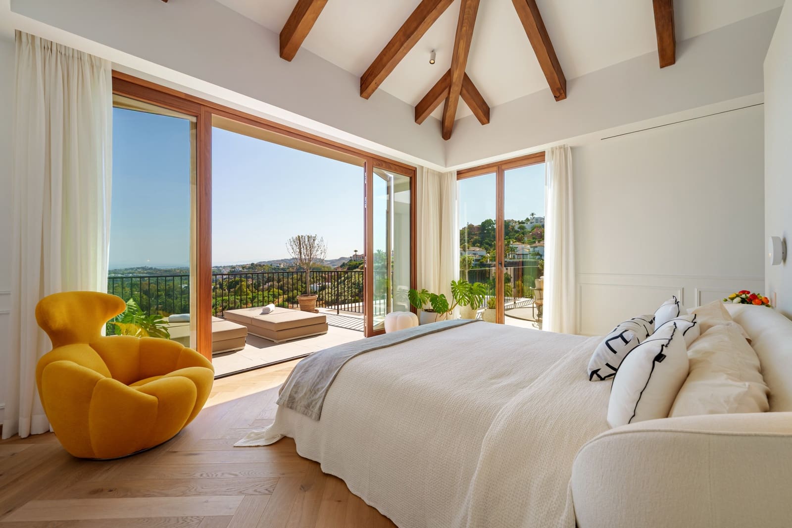 5 bedroom Villa for sale in La Quinta with pool garage - € 8,750,000 (Ref: 9266774)