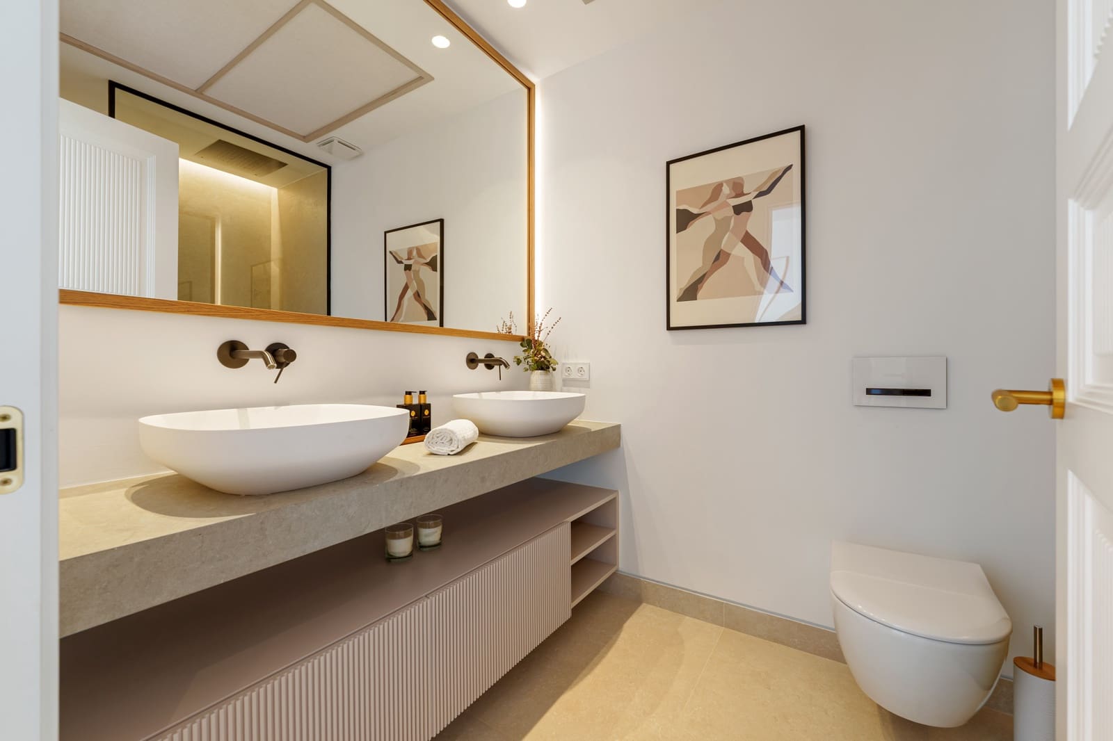 5 bedroom Villa for sale in La Quinta with pool garage - € 8,750,000 (Ref: 9266774)