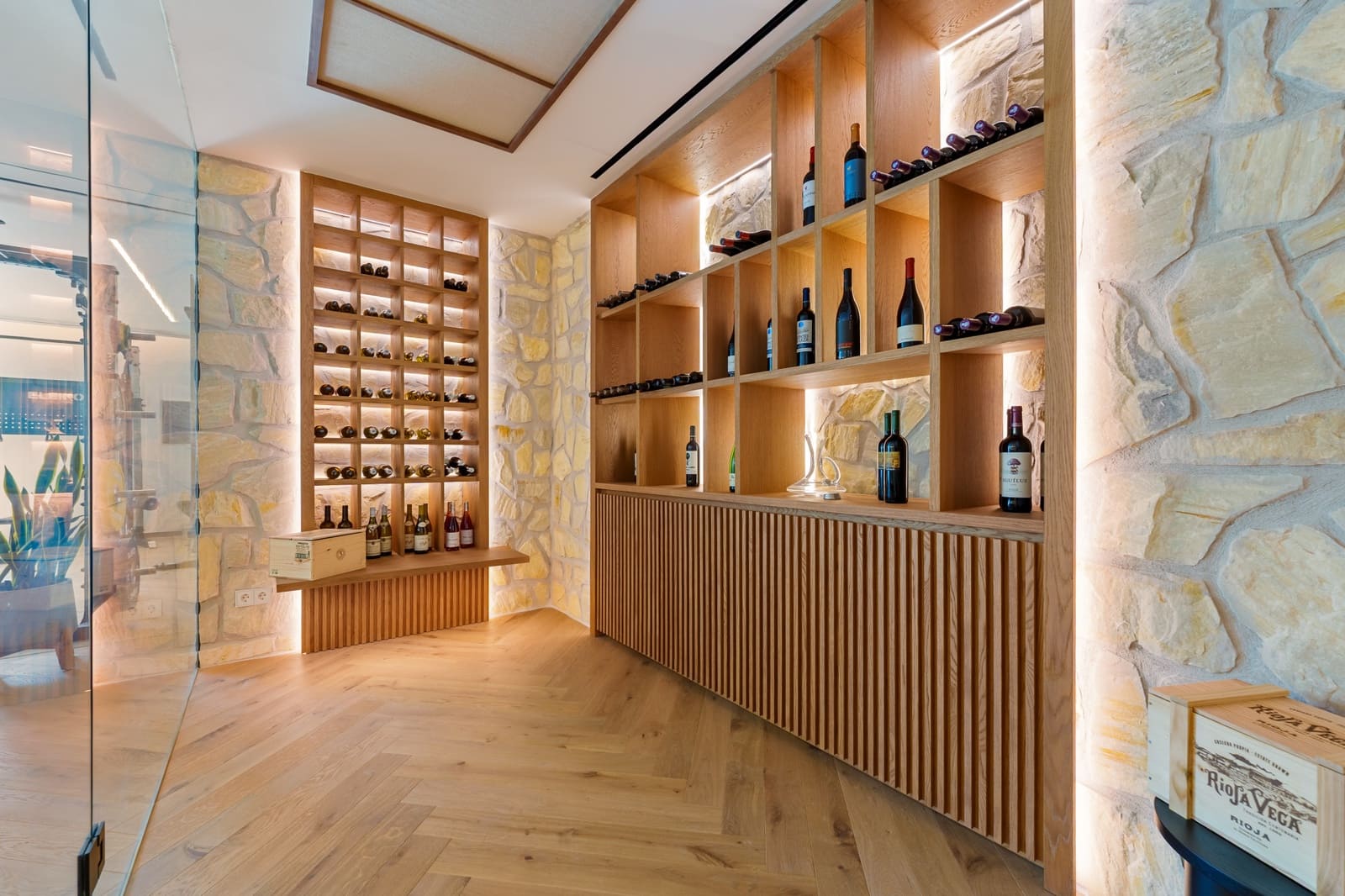 5 bedroom Villa for sale in La Quinta with pool garage - € 8,750,000 (Ref: 9266774)