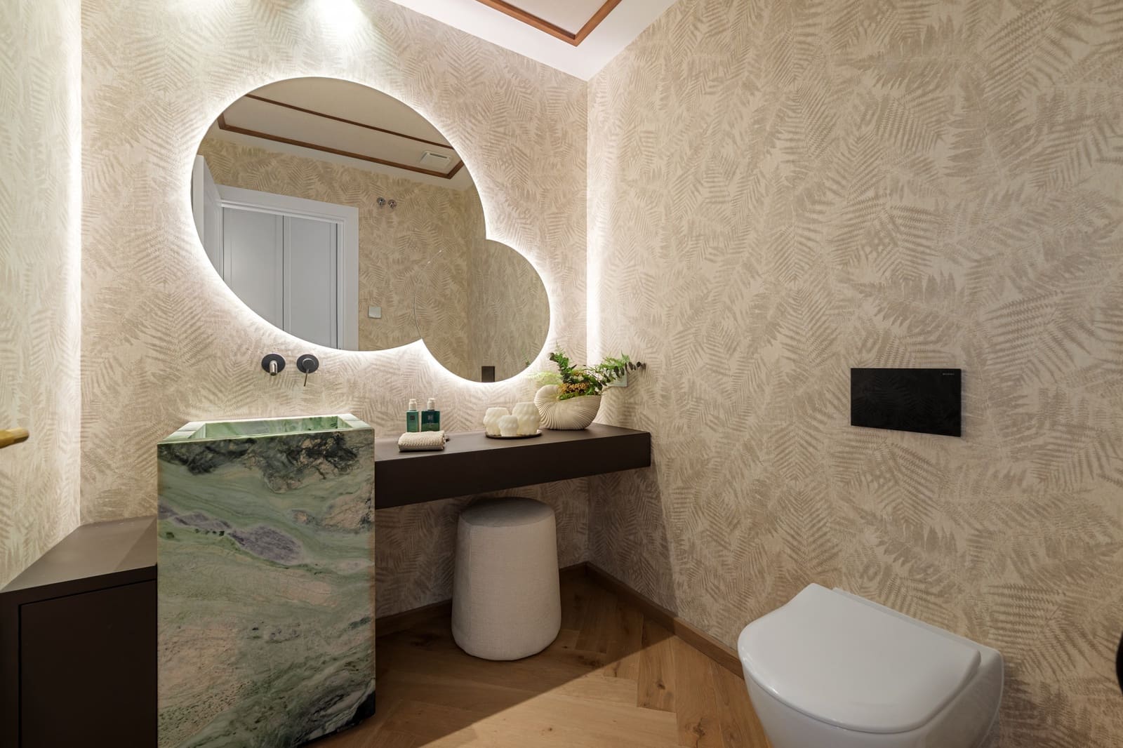 5 bedroom Villa for sale in La Quinta with pool garage - € 8,750,000 (Ref: 9266774)