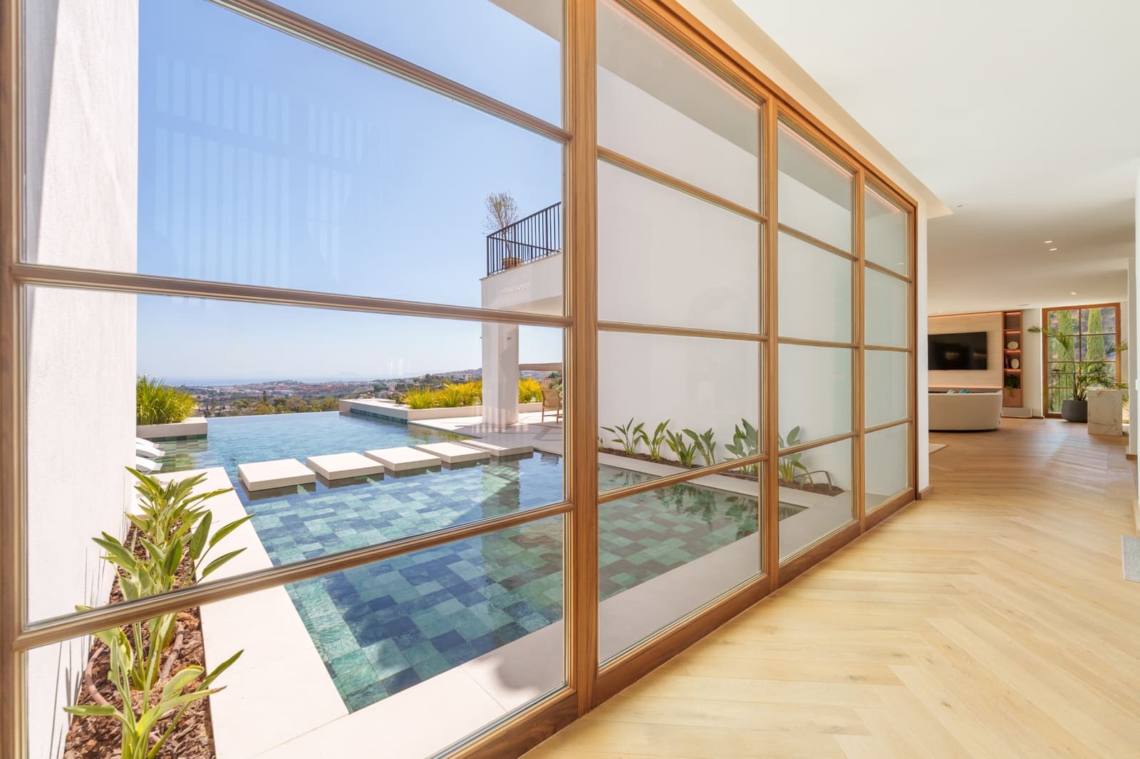 5 bedroom Villa for sale in La Quinta with pool garage - € 8,750,000 (Ref: 9266774)