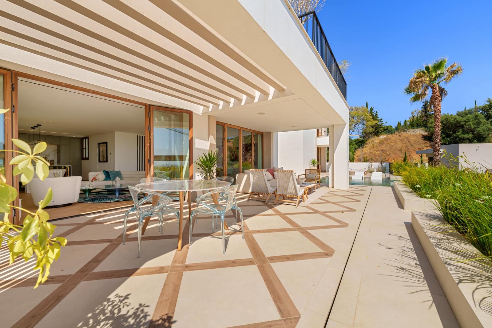 5 bedroom Villa for sale in La Quinta with pool garage - € 8,750,000 (Ref: 9266774)